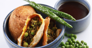 Crispy Matar Kachori Recipe: Make at Home & Forget the Count While Eating Crispy Matar Kachori Recipe: Make at Home & Forget the Count While Eating