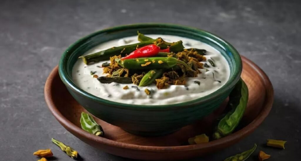 Crispy Bhindi Raita Recipe– A Tasty Side Dish for Roti, Paratha & Pulao
